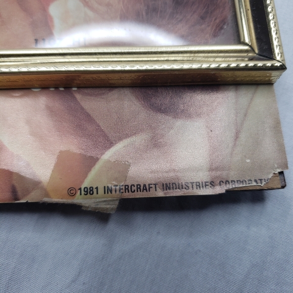 1981 Gold Metal Glass Front Picture Frame 5 x 7 - Picture 3 of 4